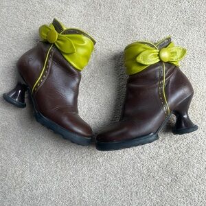 Fluevog minis brown & olive ankle boots